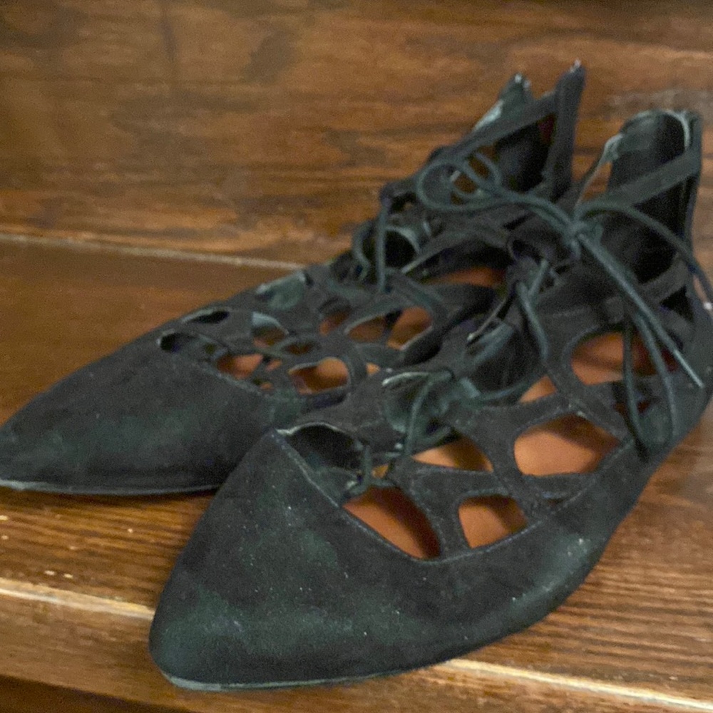 Flats suede look shoes with cut pits and lace up